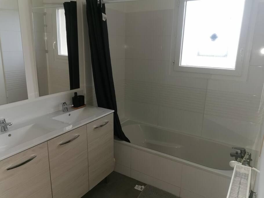Jolie Maison Entiere Avec 3 Chambres Centre Ville Saint-Andre-de-Cubzac Bagian luar foto